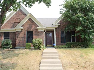 2122 Dover Dr, Carrollton, TX 75006
