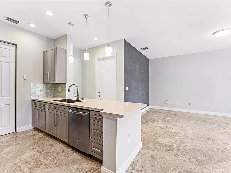 6884 Julia Gardens Dr — Photo 16