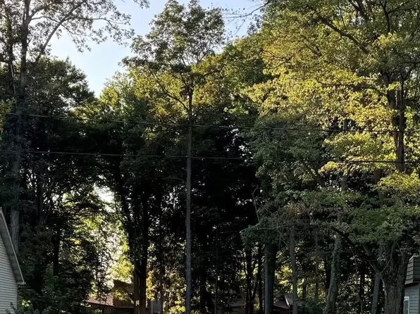 1705 Roosevelt Rd, Valparaiso, IN 46383