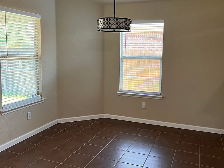 1501 Applegate Way — Photo 29