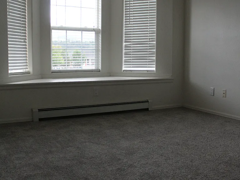 2474 Pioneer Way — Photo 6