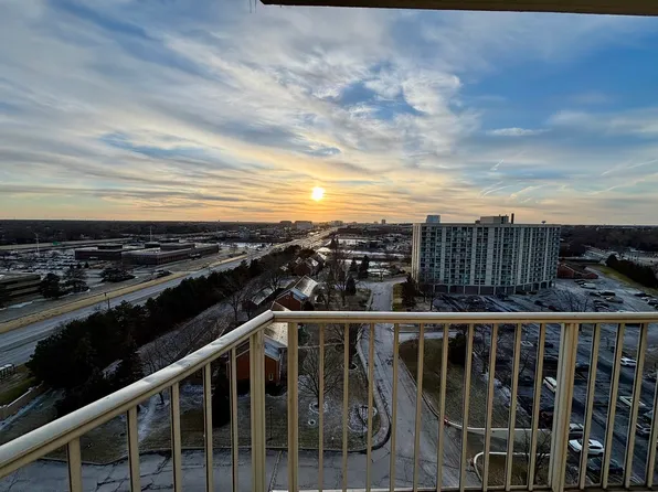 40 N Tower Rd APT 14B, Oak Brook, IL 60523