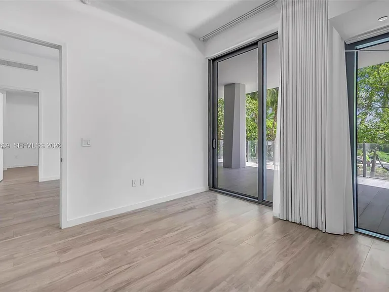 2831 S Bayshore Dr #402 — Photo 23