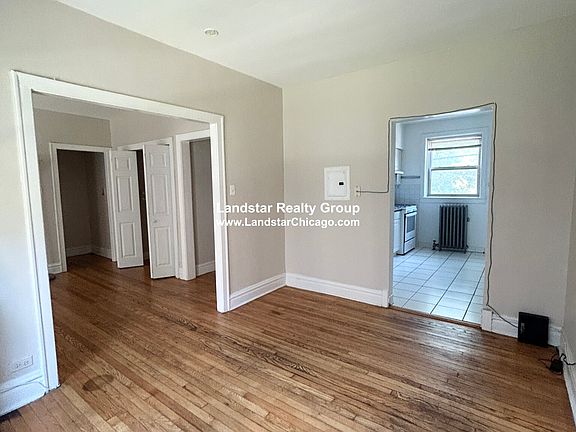 4th image of 916 Reba Pl APT 1N
