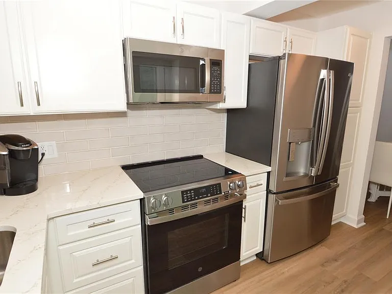 4700 Cove Cir #107 — Photo 23