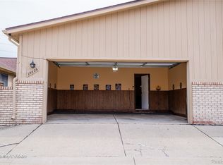 29226 Scarborough Dr, Warren, MI