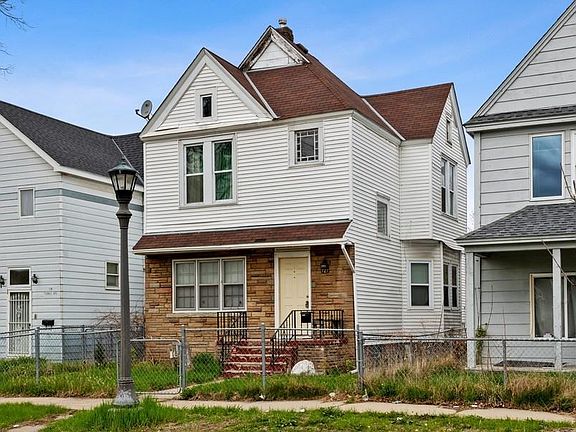2nd image of 727 Thomas Ave