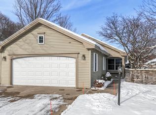 1195 Hemingway Ln, Traverse City, MI 49686