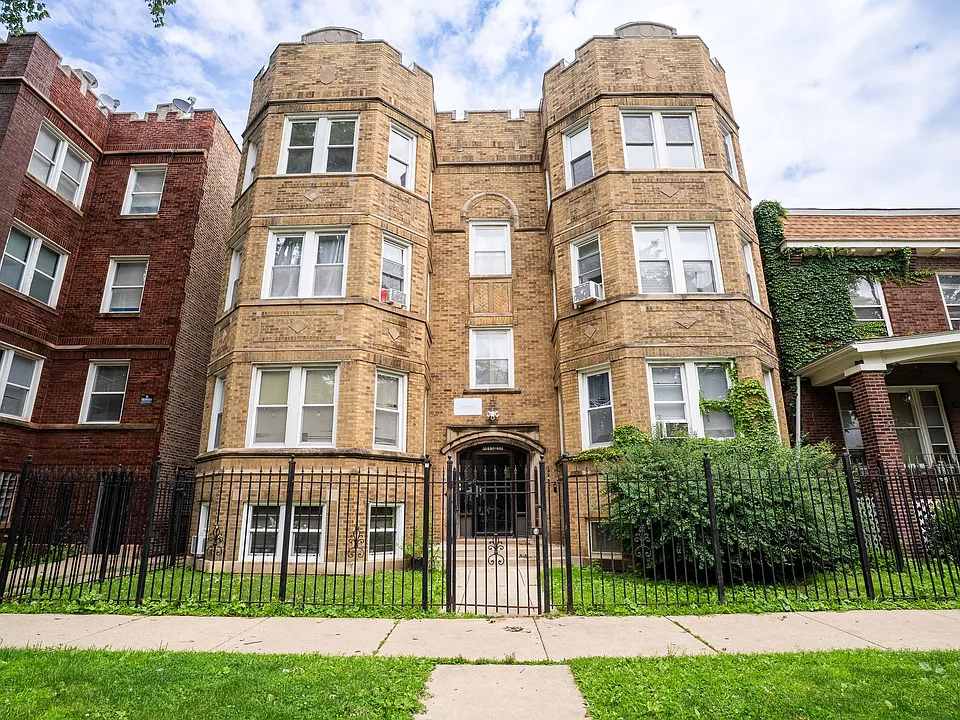 7035 S Indiana Ave #3