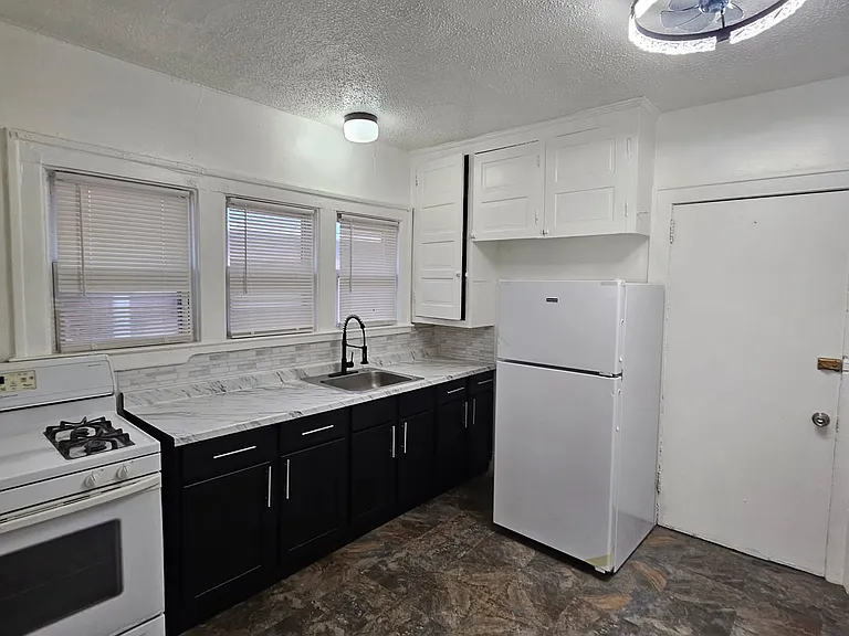 1929 Calvert St #2 — Photo 2
