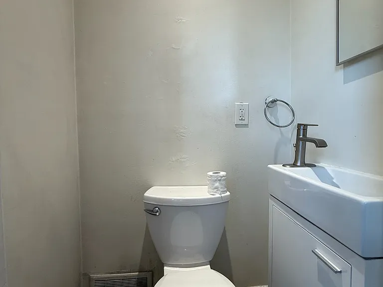 728 Weston Rd — Photo 15