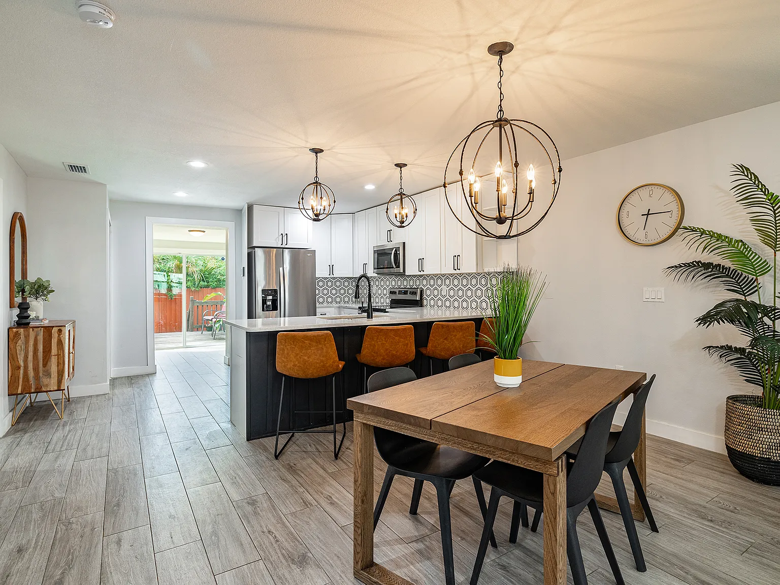 3 bed, 1558 sqft, $2,850 — Photo 2