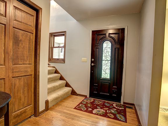 3rd image of 5975 Robin Hill Dr NE