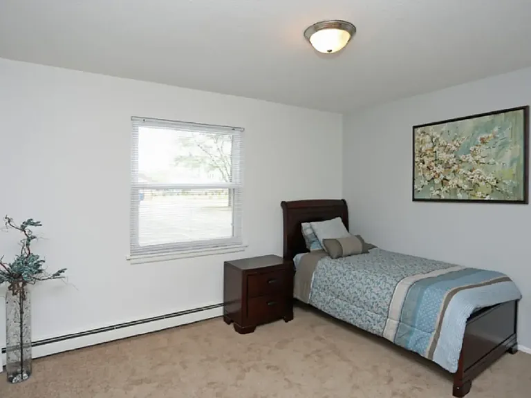 Kensington Pointe Apartments — Photo 7