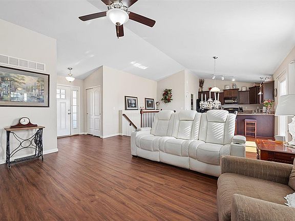 5th image of 218 Glenhaven Dr