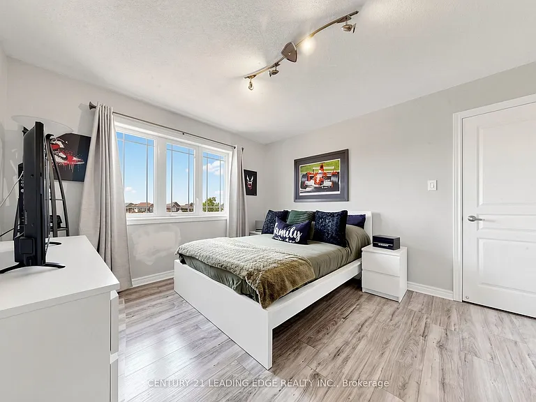 177 Laurendale Ave — Photo 27