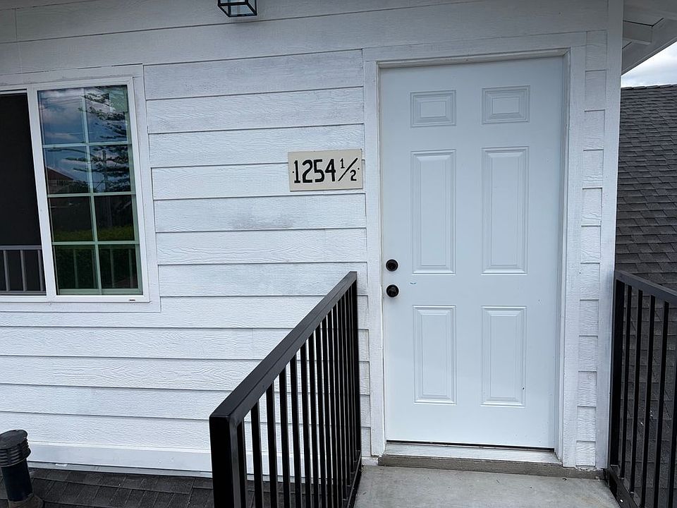 1st image of 1254 1/2 W 41st Pl