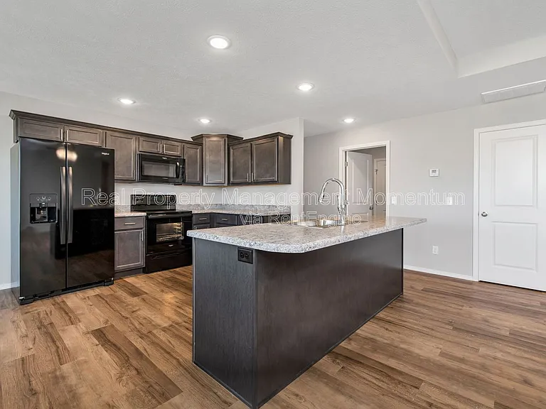 971 Genevieve Ave — Photo 4