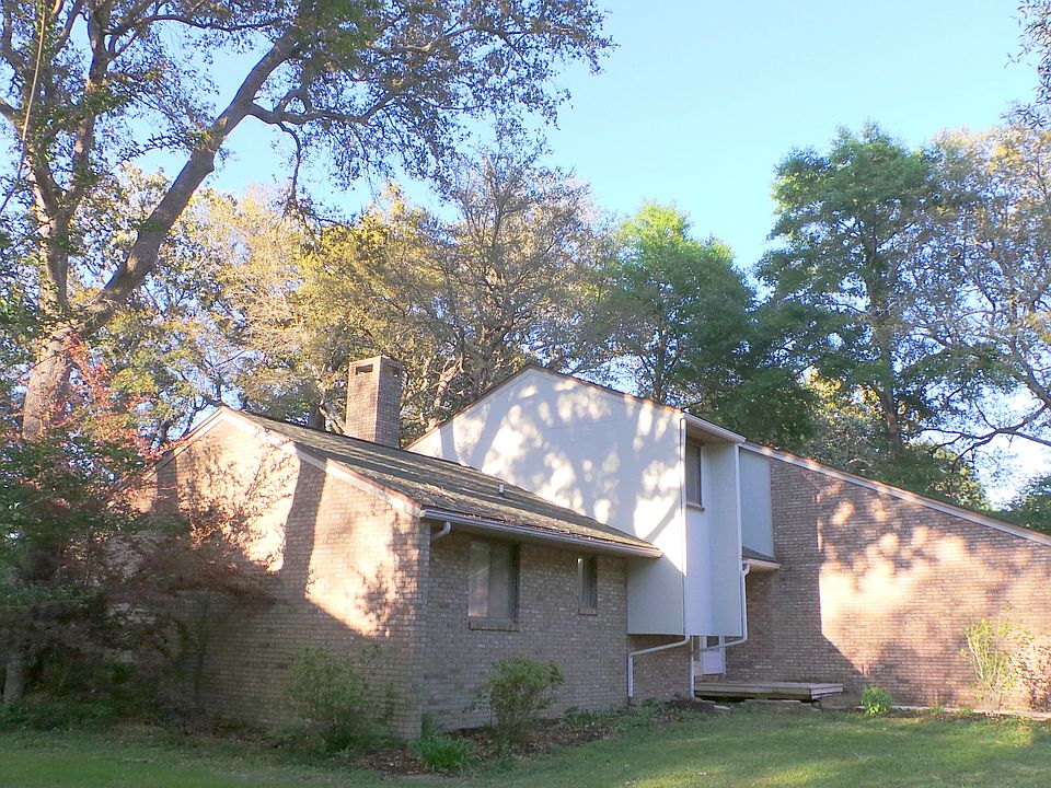 1st image of 809 Magnolia Shores Dr