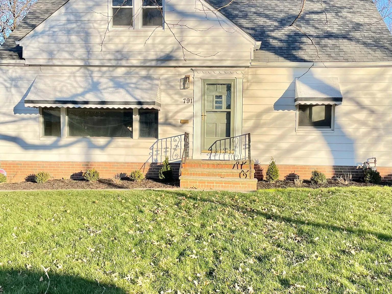 3 bed, 1300 sqft, $1,800 — Photo 2