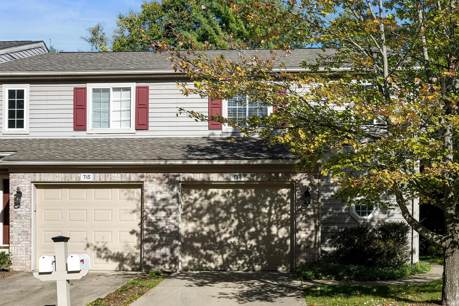 717 E Bayberry Ct E photo 1