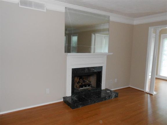 2nd image of 1105 Country Park Dr SE