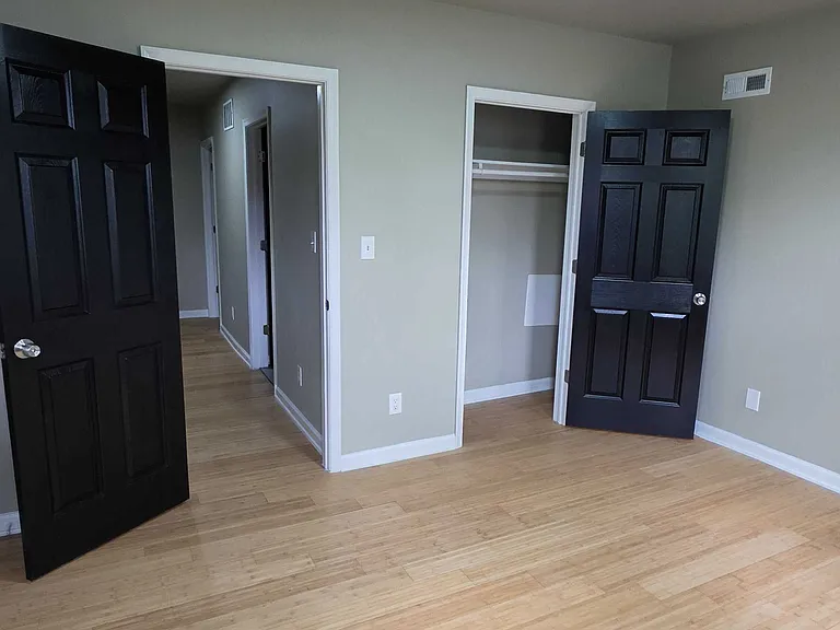 2405 Francis St — Photo 11