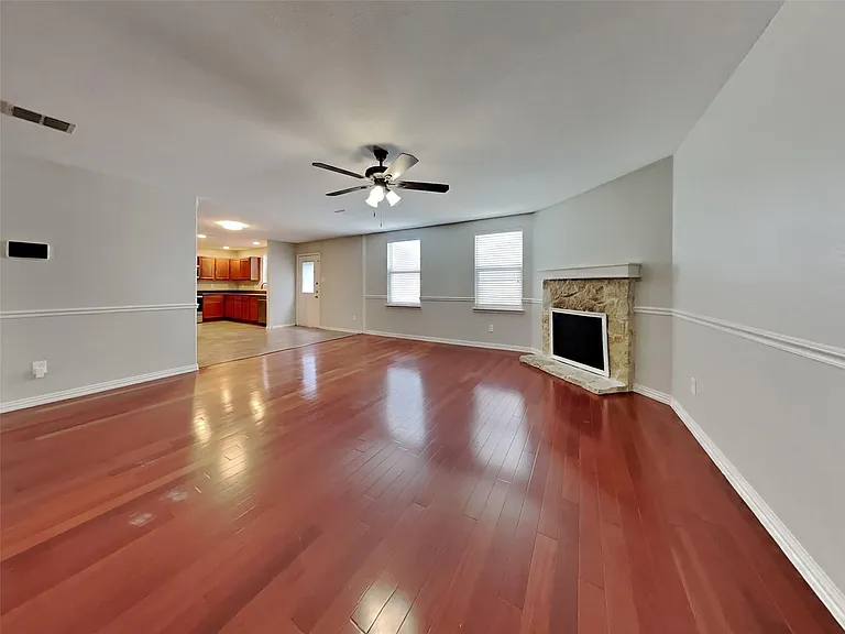 527 Laurel Ln — Photo 5