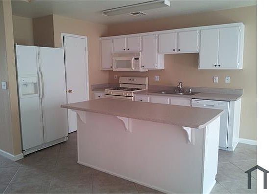 2nd image of 3013 Honeysuckle Ave