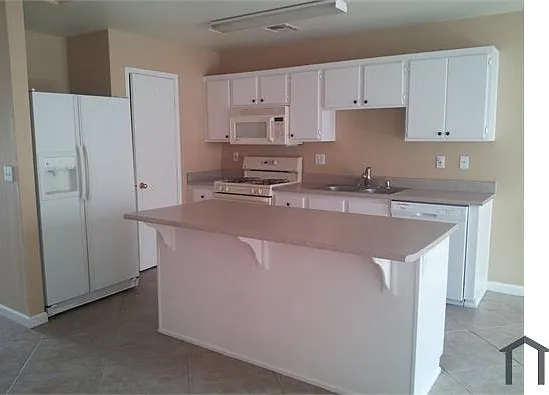 3013 Honeysuckle Ave — Photo 2