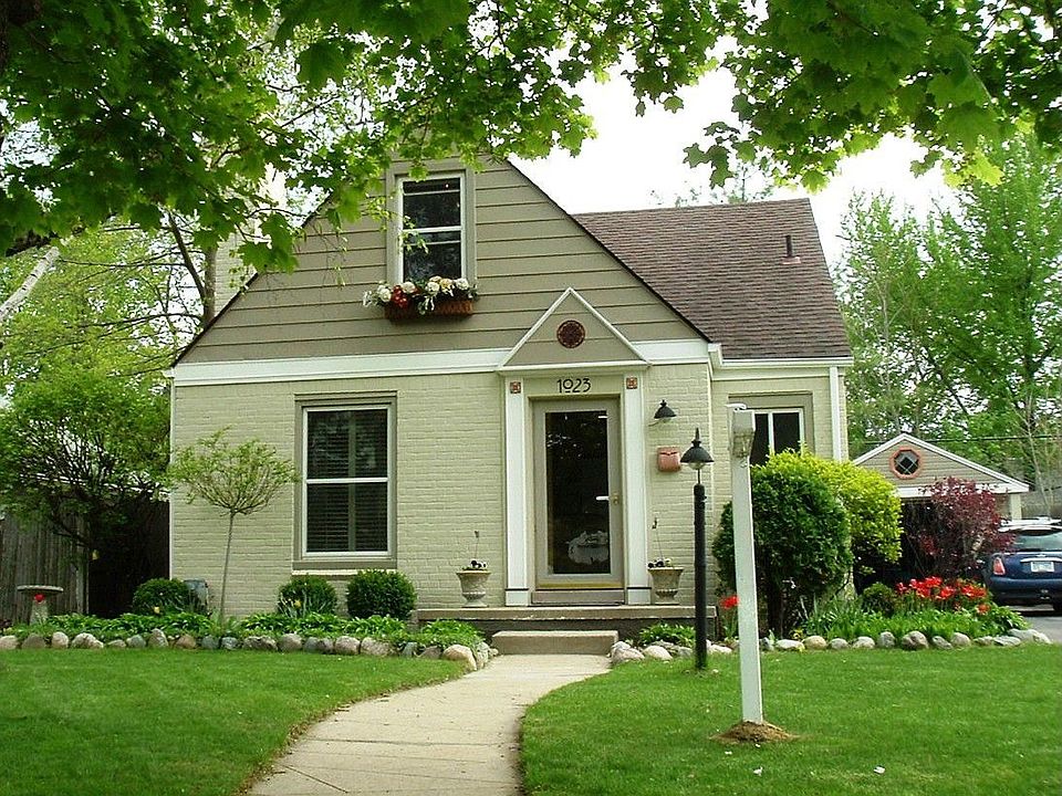 1st image of 1023 Cedar Hill Dr