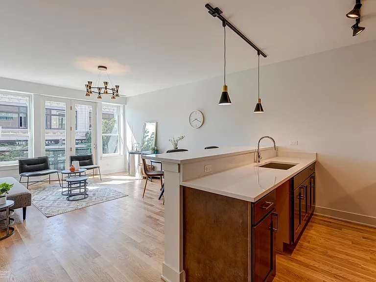 2740 N Spaulding Ave — Photo 3