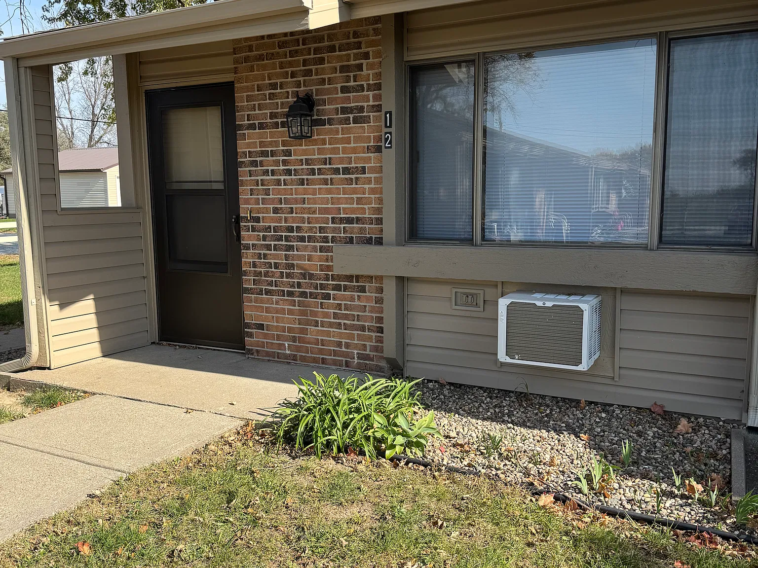1 bed, 550 sqft, $725 — Photo 2