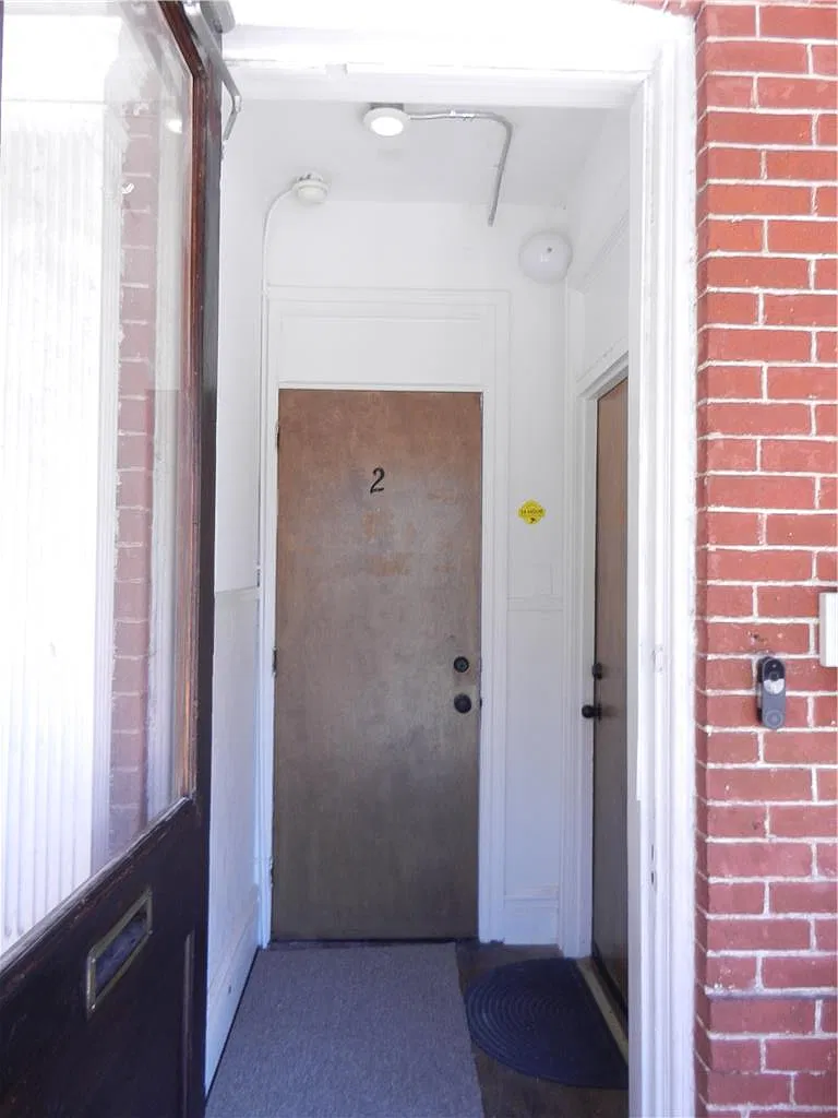 2 bed, 1.0 bath, 2311 sqft, $1,795 — Photo 2