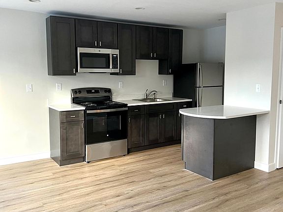 3rd image of 244 West St #B1