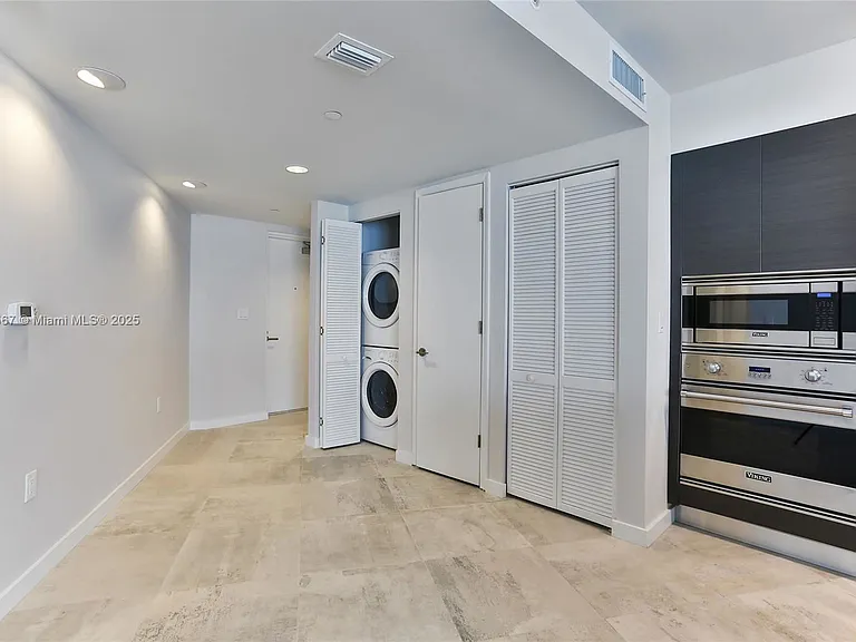 9821 E Bay Harbor Dr #902 — Photo 6