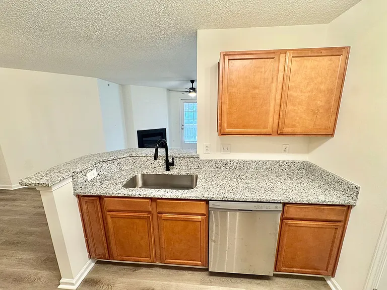 Lakeview Apartments — Photo 10