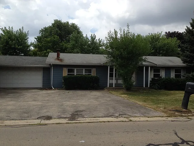 221 Kenmore Dr photo 1