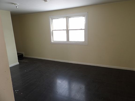 2nd image of 234 E Ferry St