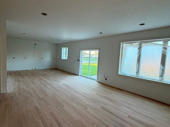 5th image of 6558 W 85th St
