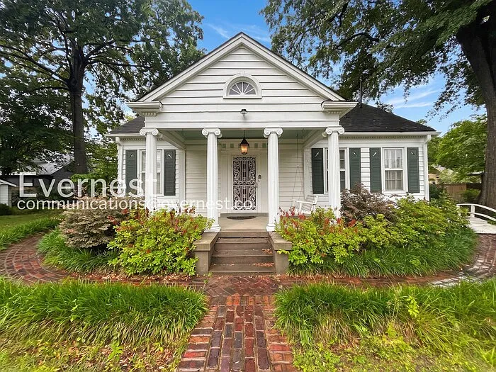 756 S Willett St — Photo 1