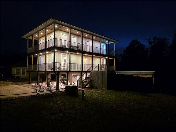 3rd image of 201 Coco Loop