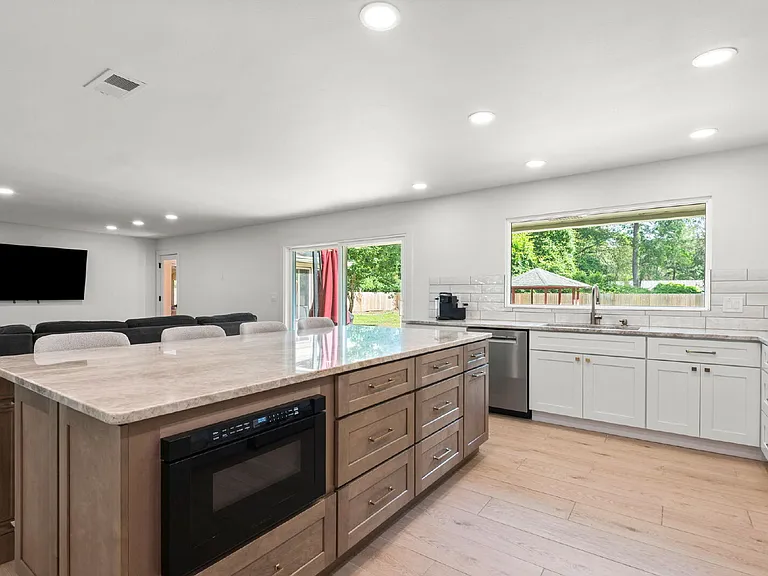 2507 Edgewater Dr — Photo 7
