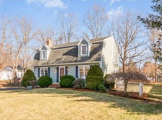 14 Fieldstone Ln, Attleboro, MA 02703