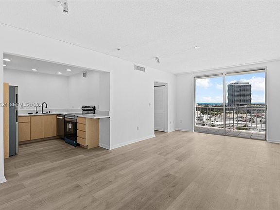 3rd image of 6900 Bay Dr APT 10I