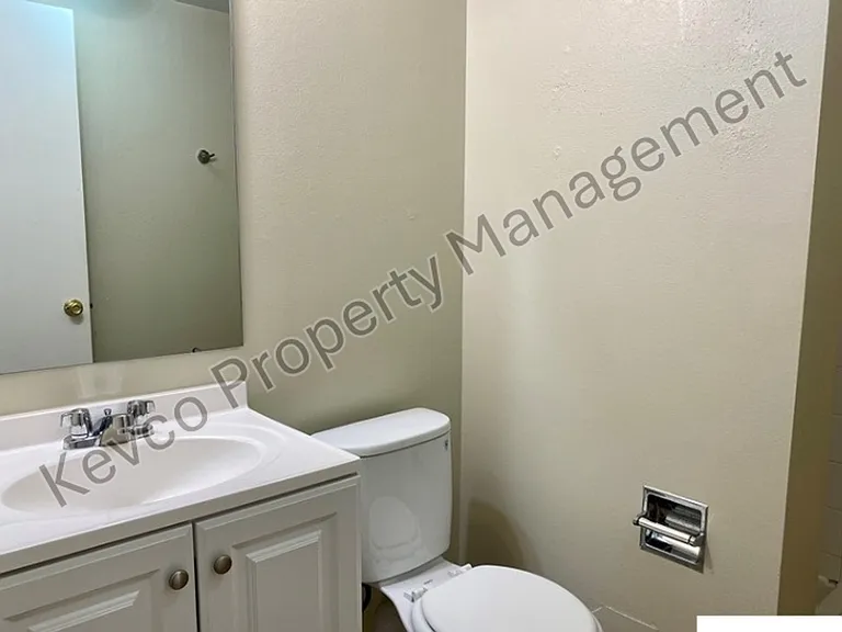 2805 Redwing Rd — Photo 18