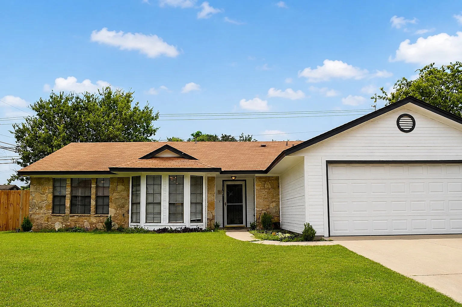 3 bed, 1400 sqft, $1,650 — Photo 1