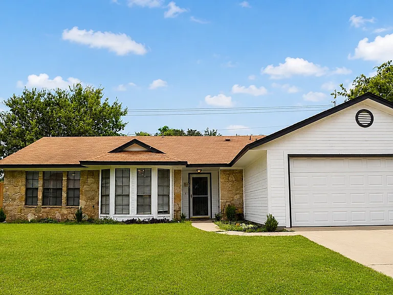 4312 Creekside Dr — Photo 1