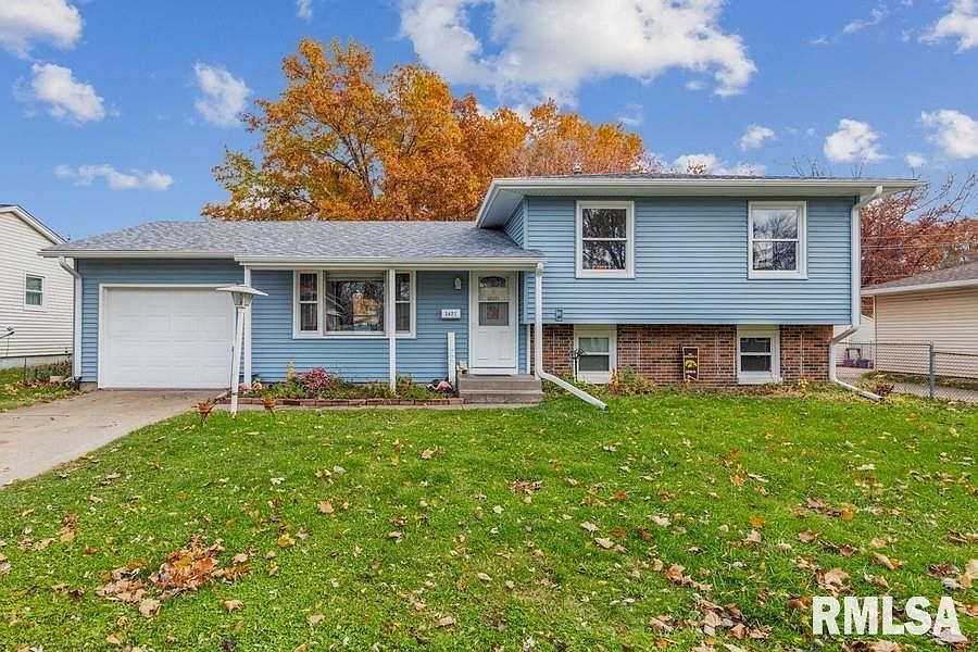 3621 Clover Hills Dr, Bettendorf, IA 52722 Zillow