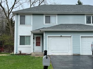 553 Milton Dr, Naperville, IL 60563
